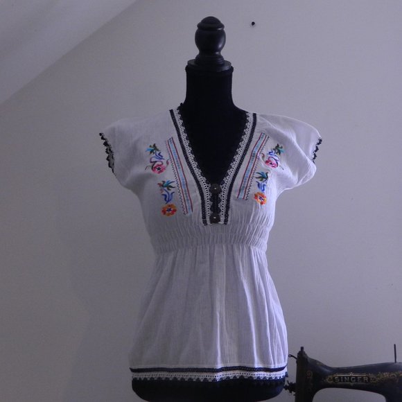 Embroidery Flowers Summer Top - Picture 2 of 4